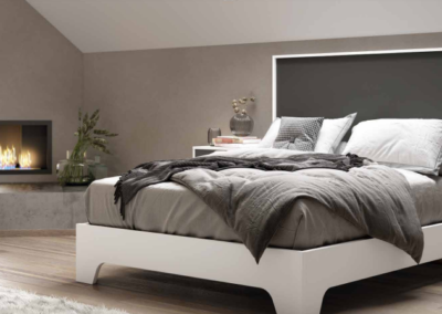 Dormitorio lis en color blanco combinado con grafito. Mesitas con patas piramidales y bancada forma.