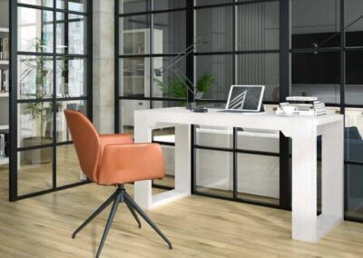 Mesa de despacho en madera en una gran variedad de acabados. Medidas 150cm x 60cm.